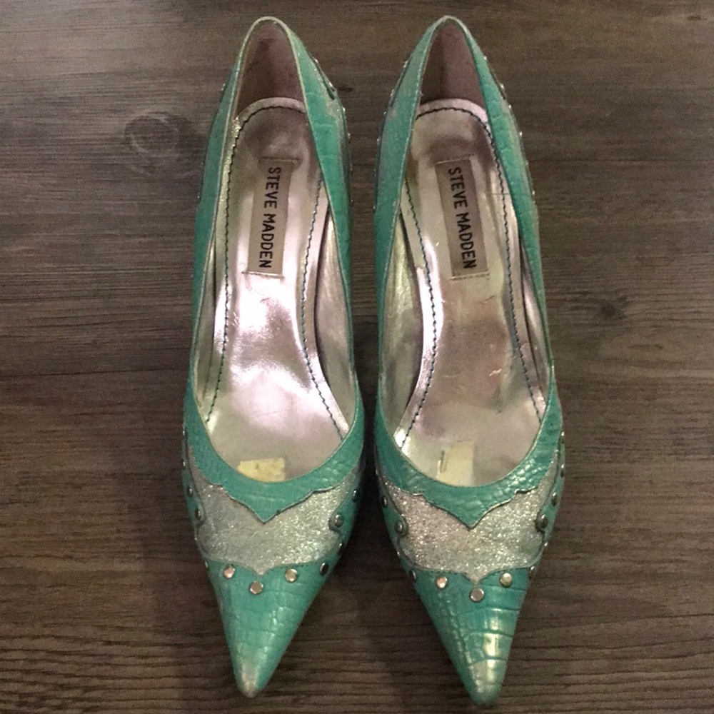 Steve Madden turquoise studded pumps